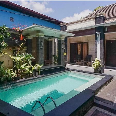 Denays Guesthouse Jimbaran Bagian luar foto