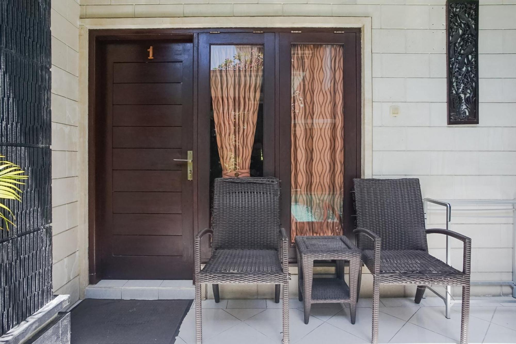 Denays Guesthouse Jimbaran Bagian luar foto