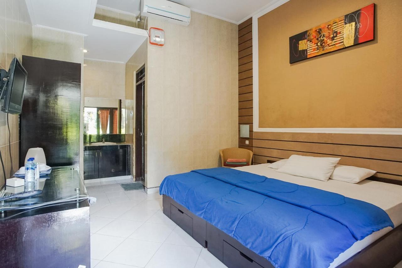 Denays Guesthouse Jimbaran Bagian luar foto