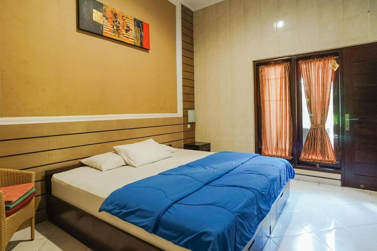 Denays Guesthouse Jimbaran Bagian luar foto