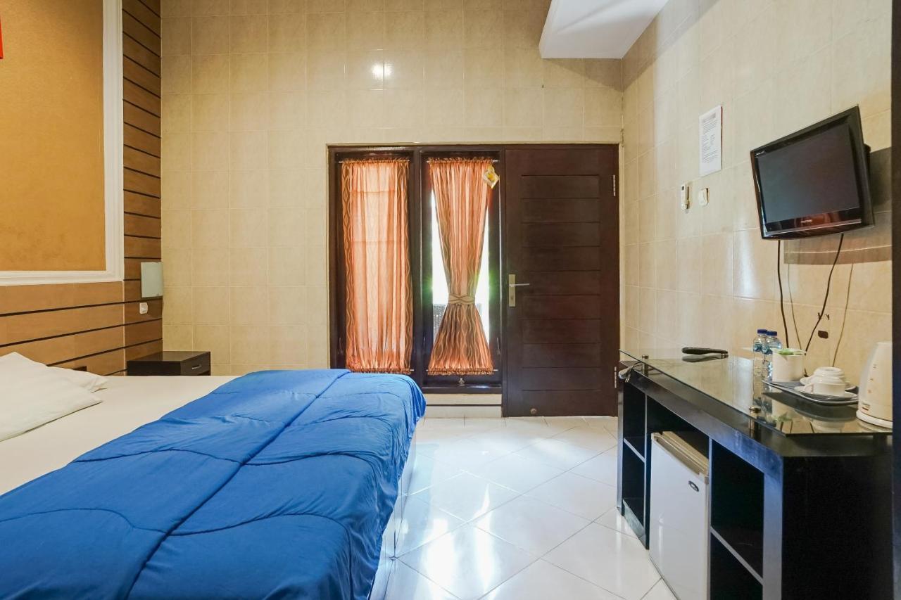Denays Guesthouse Jimbaran Bagian luar foto