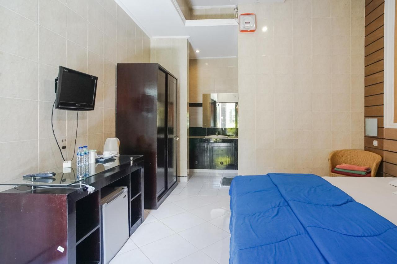 Denays Guesthouse Jimbaran Bagian luar foto