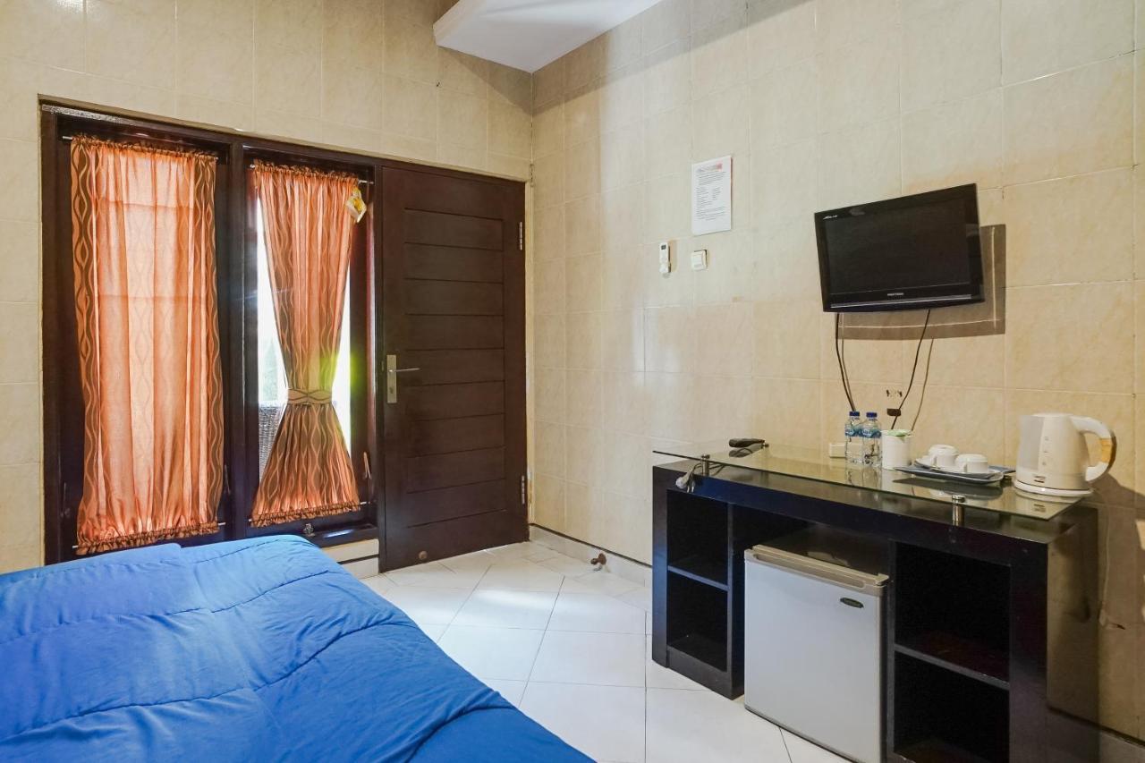 Denays Guesthouse Jimbaran Bagian luar foto