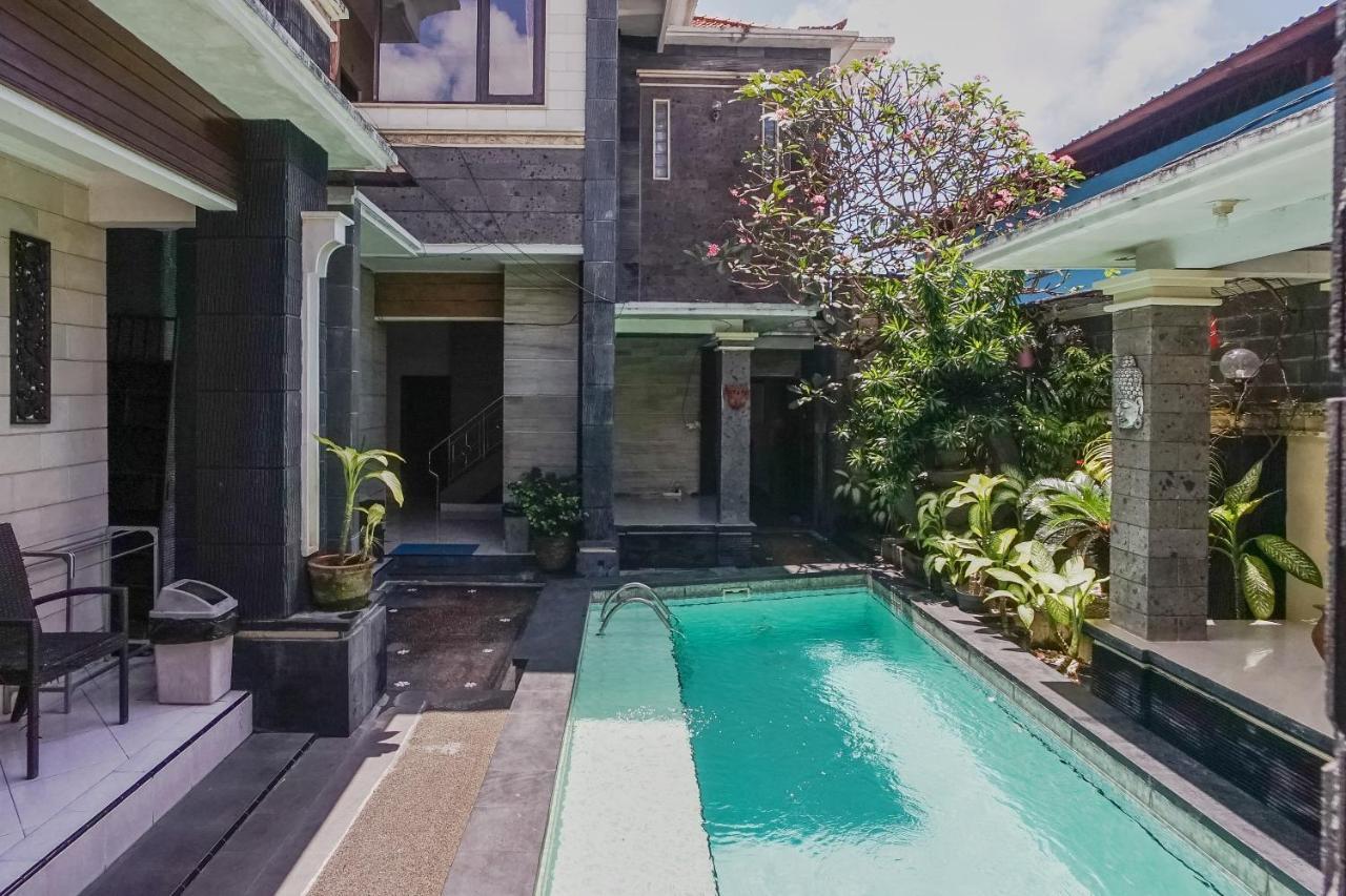 Denays Guesthouse Jimbaran Bagian luar foto
