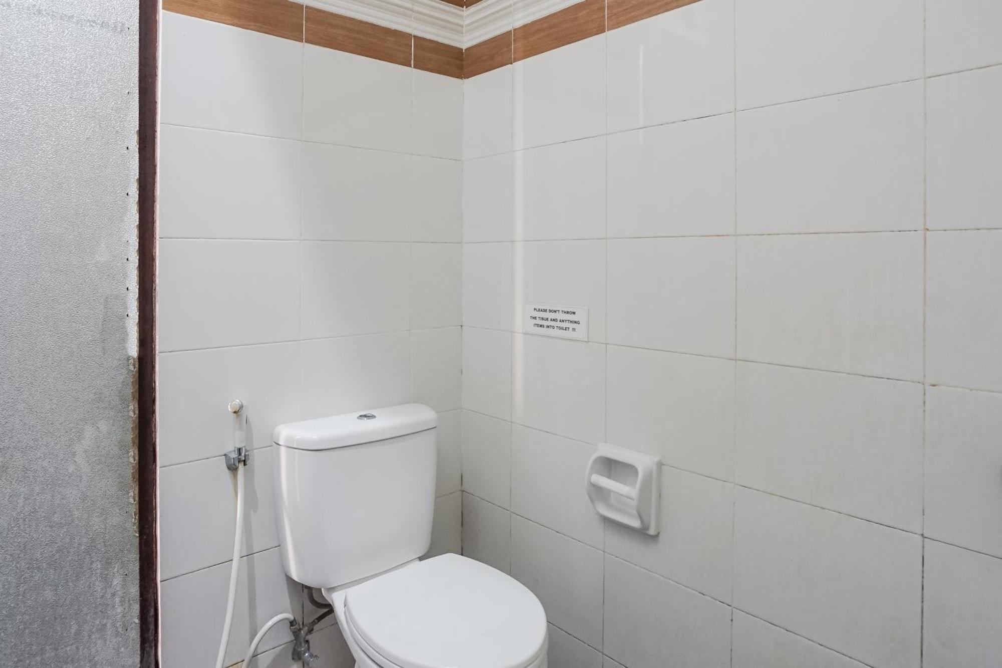 Denays Guesthouse Jimbaran Bagian luar foto