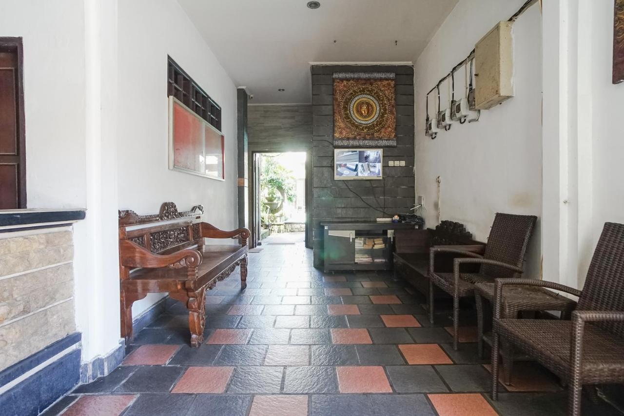 Denays Guesthouse Jimbaran Bagian luar foto