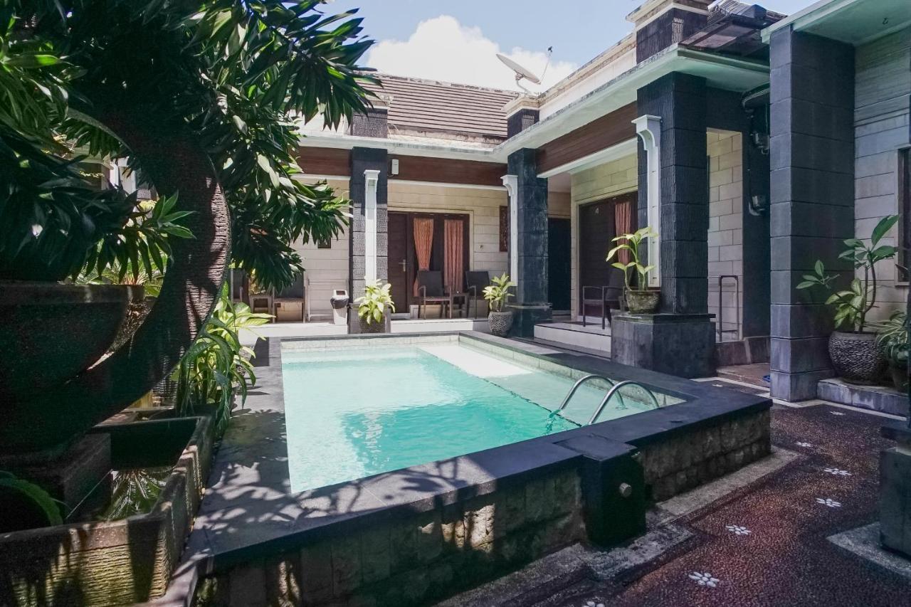 Denays Guesthouse Jimbaran Bagian luar foto
