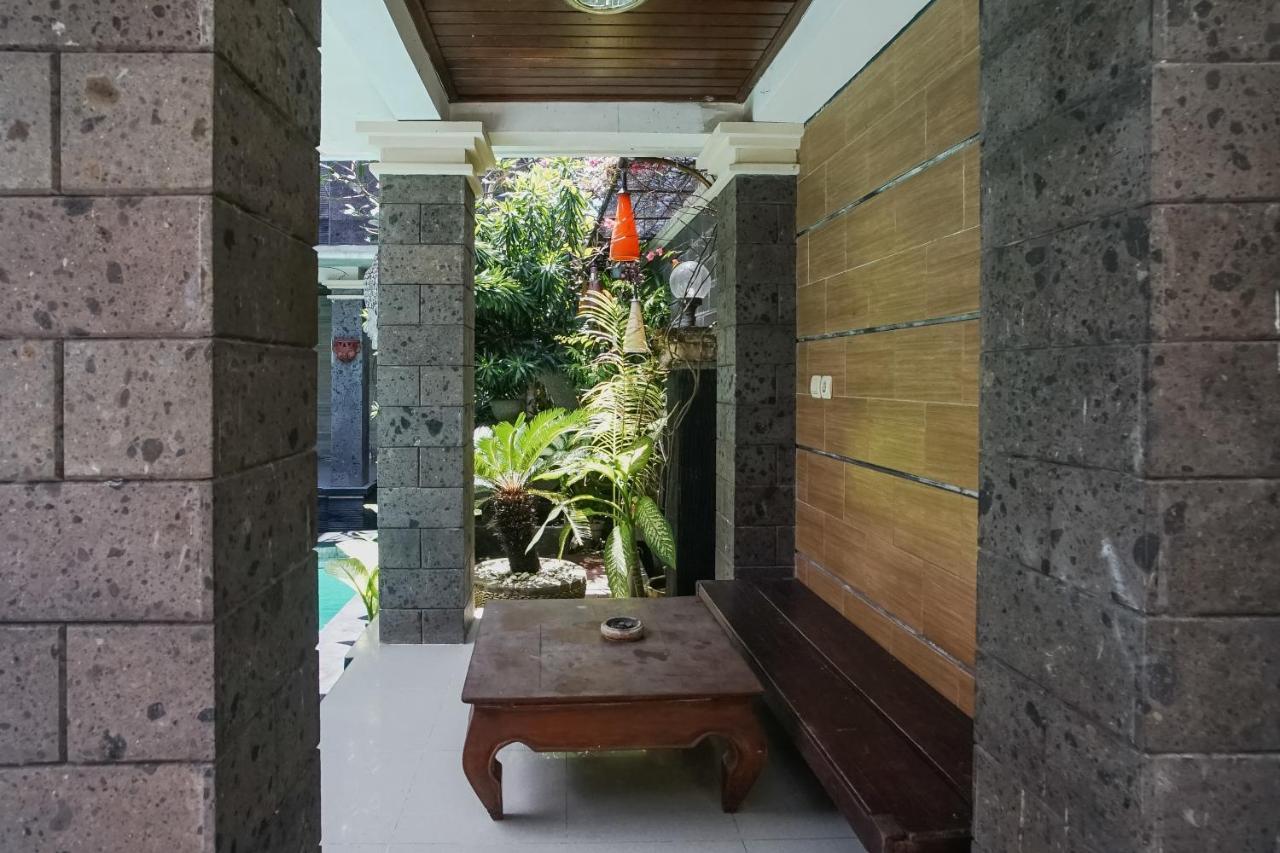 Denays Guesthouse Jimbaran Bagian luar foto